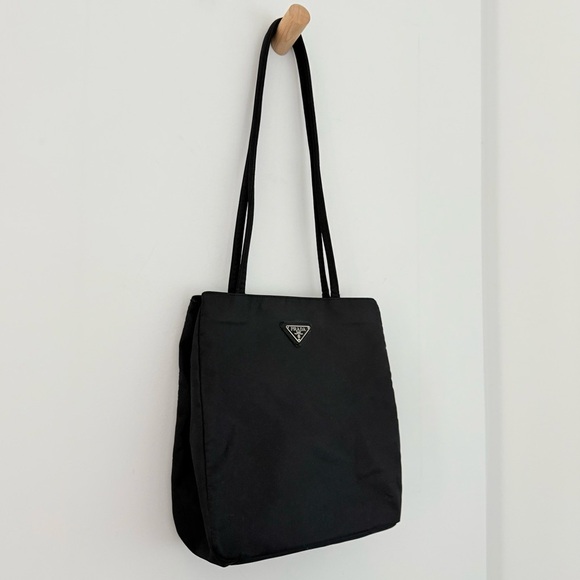 Vintage Prada black nylon Tessuto medium tote bag - Picture 4 of 8